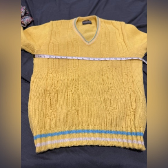VTG 50s Unisex Sz:L Sportswear Bright Yellow VNeck Cable Knit Preppy Sweater. - Picture 7 of 10